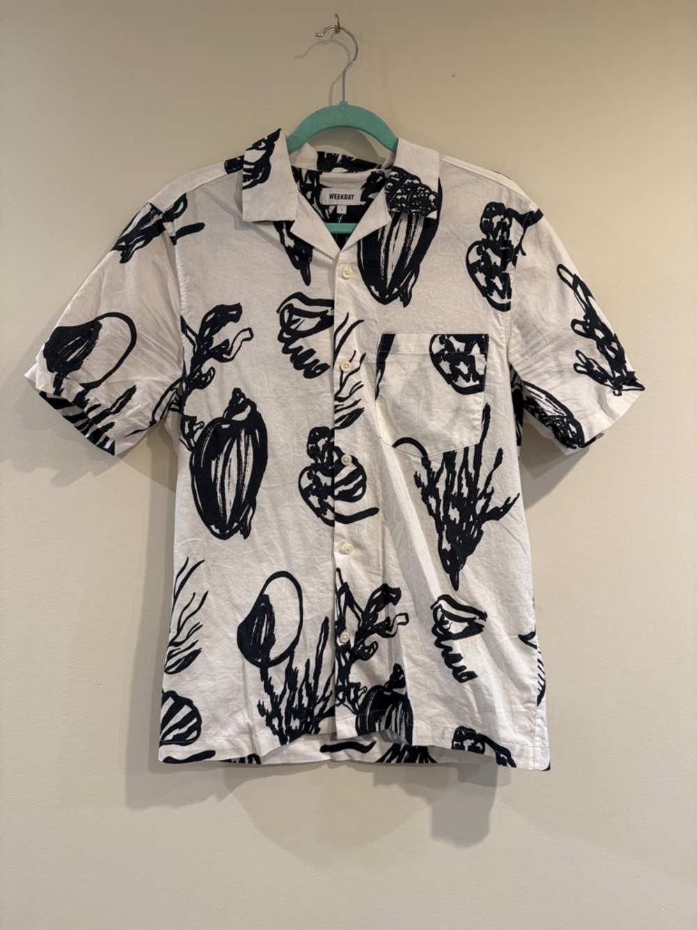 Weekday White Short-Sleeve Button-Up Shirt with Black Sketch Print
